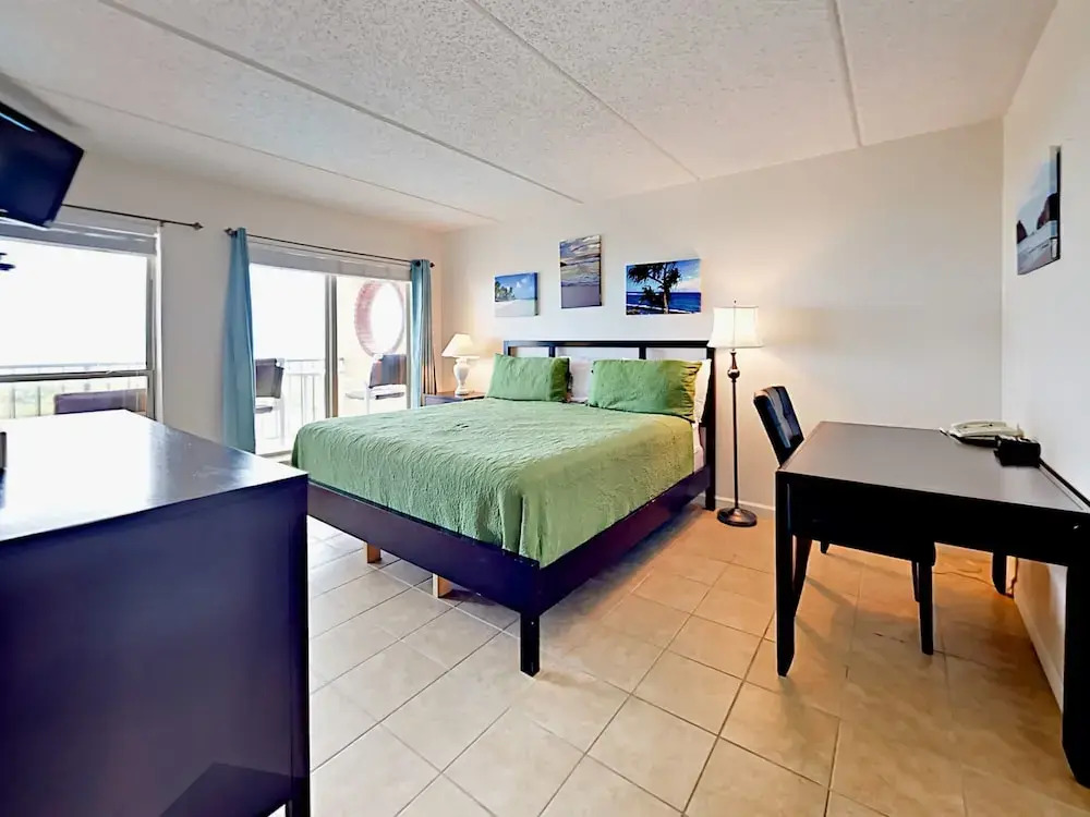 4400 Gulf Blvd Condo Unit 208