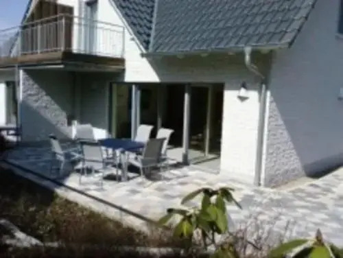 strandnahes Ferienhaus mit Terrasse, Strandamsel, Binz