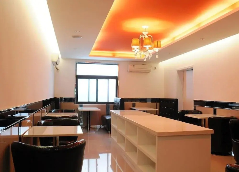 Zhengzhou Zijun Fashion Hotel