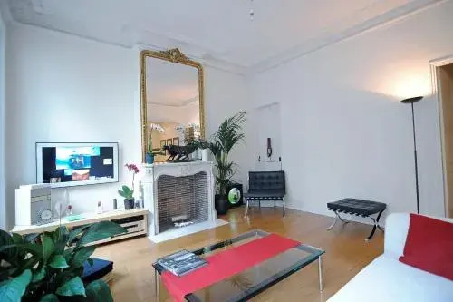Champs Elysees Homestay