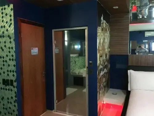 Platinum Motel