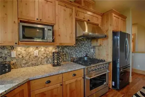 Qi Family Lodge - 5 Br Home