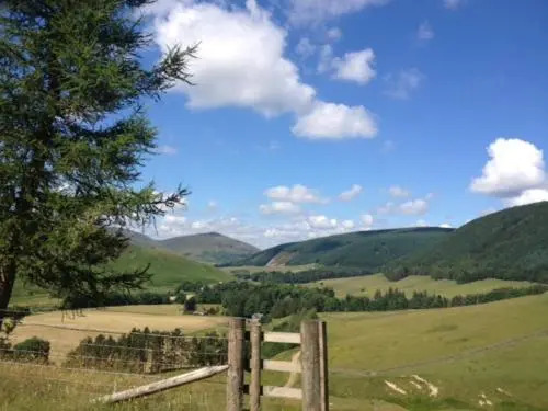 1 bedroom property in Peebles. Pet friendly.