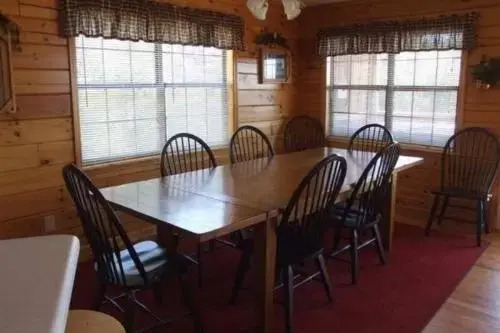 An Amazing View - 4 Bedrooms, 3.5 Baths, Sleeps 10 Cabin by RedAwning
