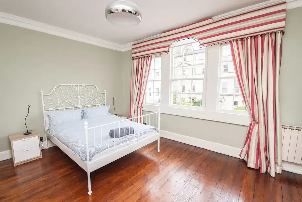 Spacious 5 Bed Ideally Located in the Heart of Historic Bath City Cent