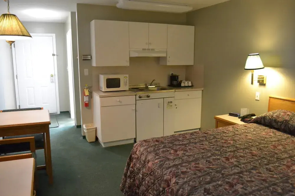 4 Pines Motel