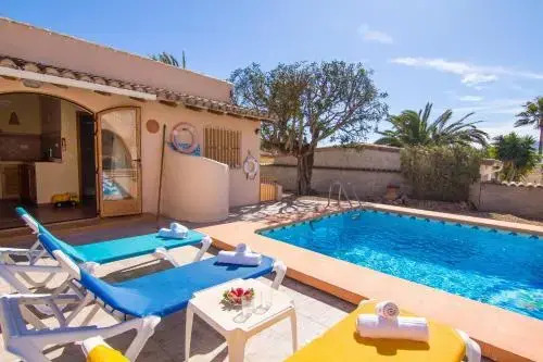 Villa Luna Feliz by Abahana Villas