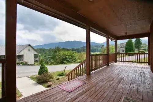 Pioneer House - 3 Br home by RedAwning
