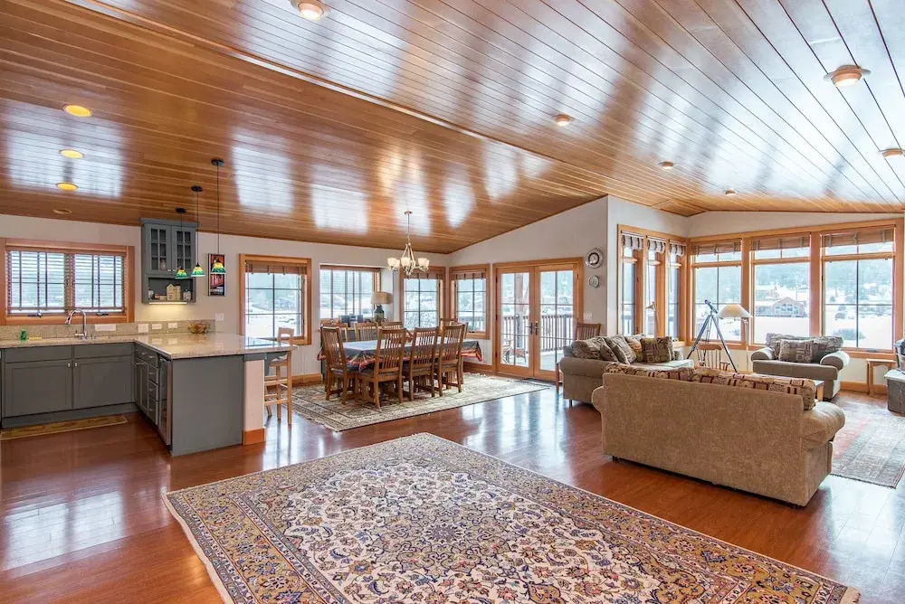 Spacious and Scenic Truckee House by RedAwning