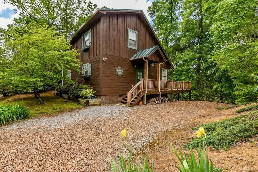 Daddy's Dream - 3 Br home by RedAwning