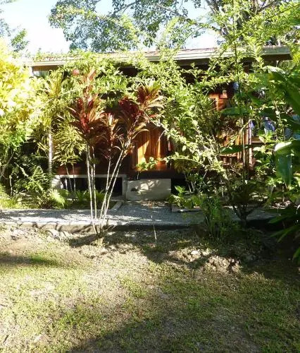 Pangea Lodge Tropical Vibe Home with Shared Pool