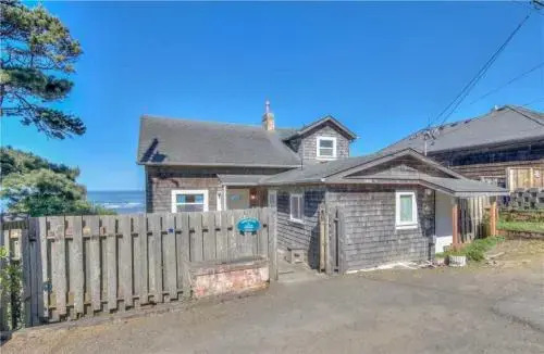 Changing Shores - 2 Br home by RedAwning