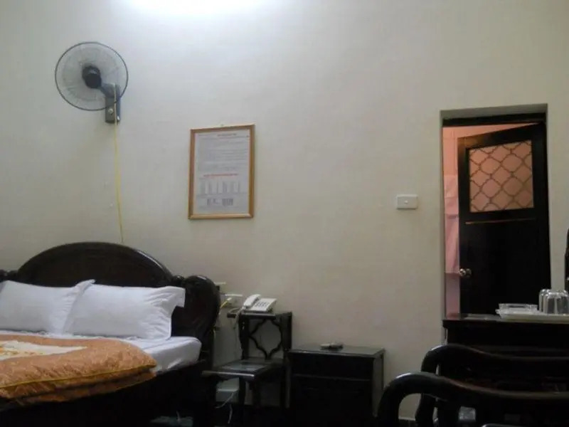 Ha Long Hotel Thai Thin