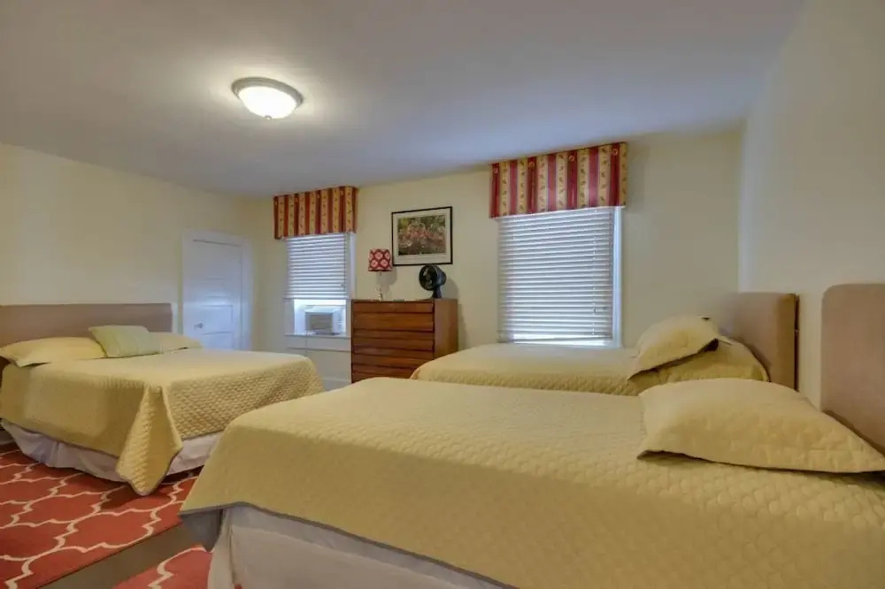 12th Street House up - 5 Br Apts