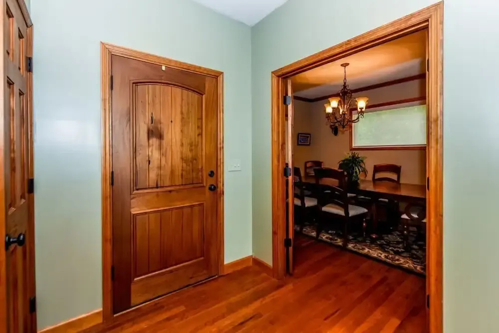 Hidden Gem - 5 Br home by RedAwning