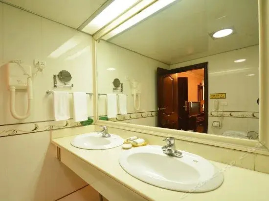 Peak Hotel