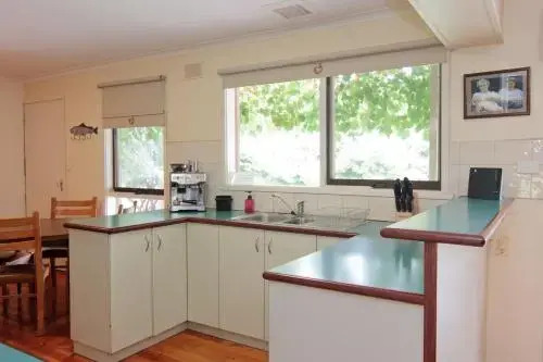 36 Bakers Gully Rd, Bright
