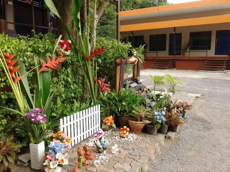Baan Ruen Rim Nam