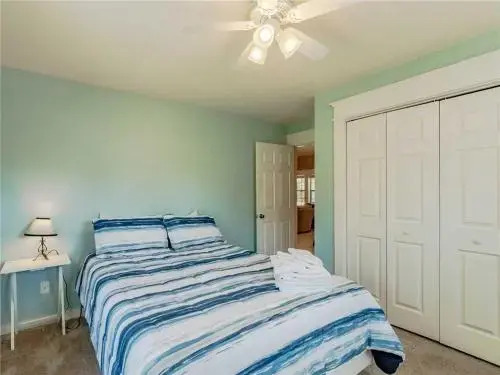 Hummingbird Retreat - Four Bedroom Cabin with Hot Tub
