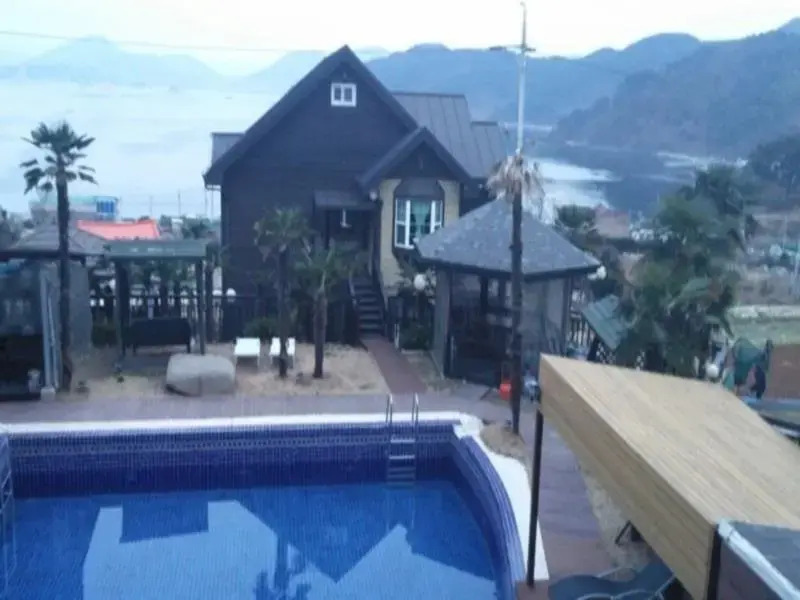 Gajodo Fullhouse Pension