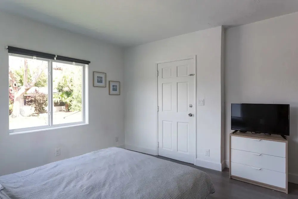 Cozy and Modern 2B-2B Home