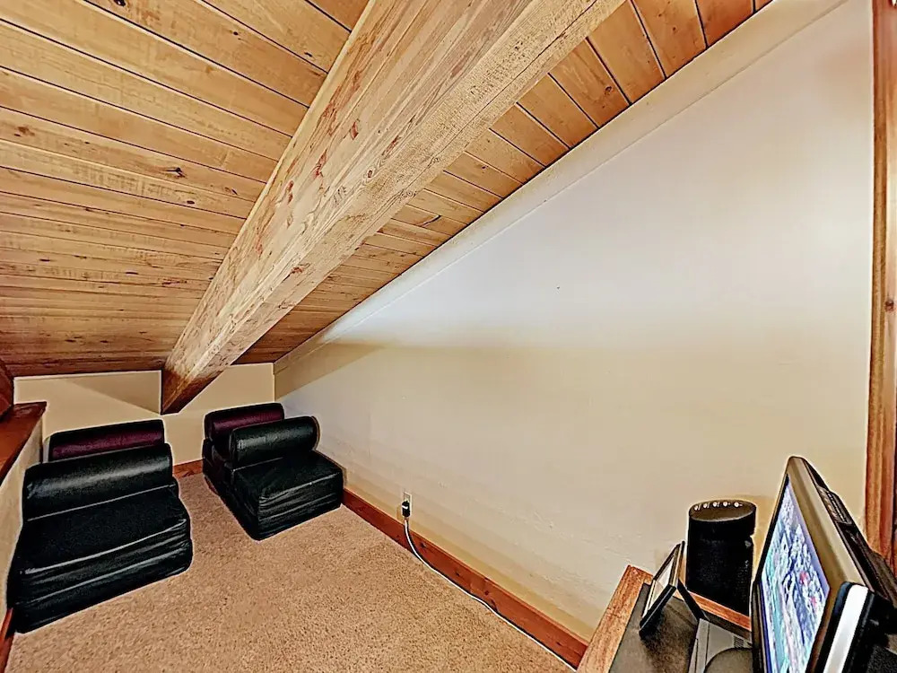 New Listing! Creekside Townhome Near Northstar Townhouse