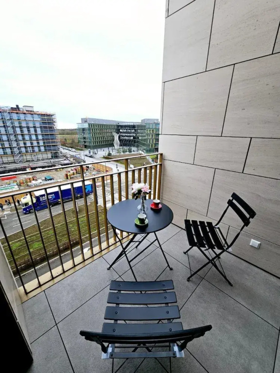 Comfy one bedroom with parking&balcony