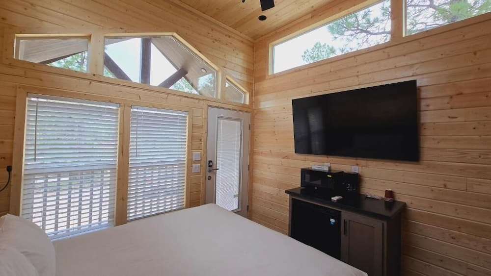 Luxury Cabin with Forest View 7B