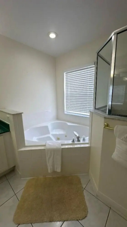 South Facing W/ Private Pool & Spa