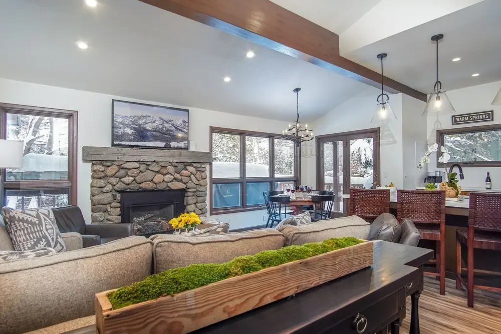 Skiway Chalet - Next to Warm Springs Lifts - Close to Natural Hot Springs