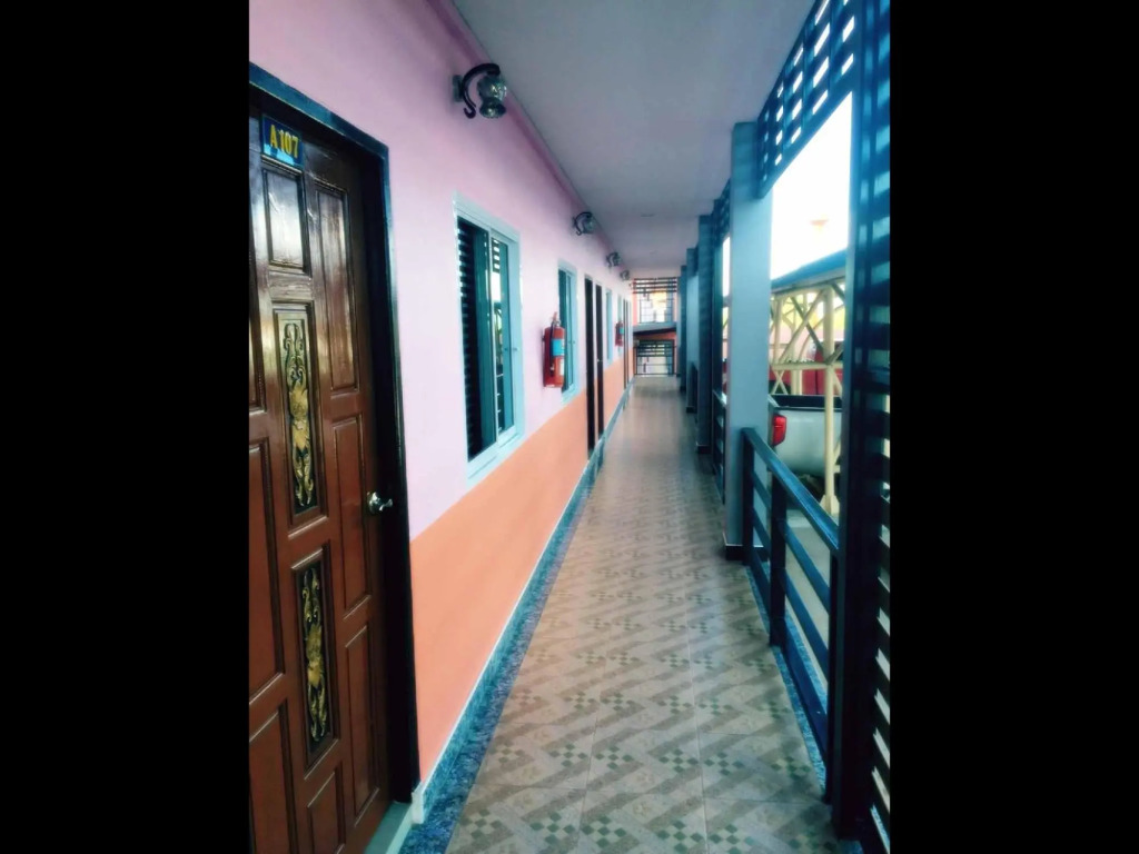 Vipat Bungkan Hotel