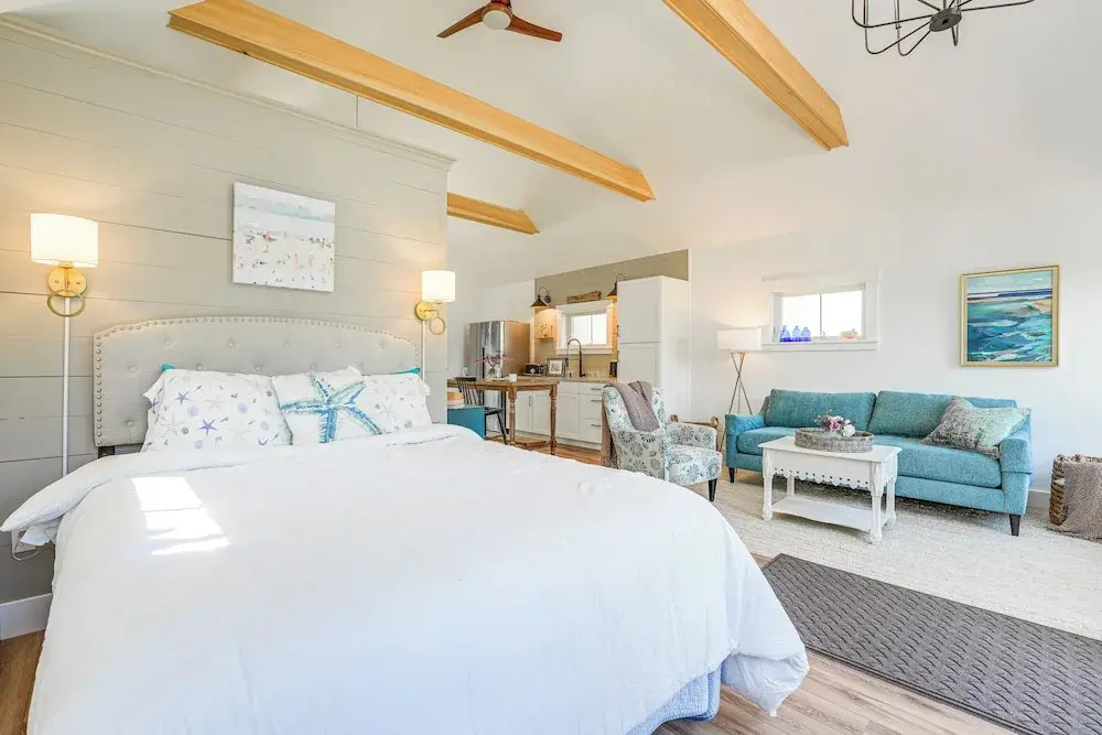 Oceanfront Studio w/ Private Dock in Harpswell!