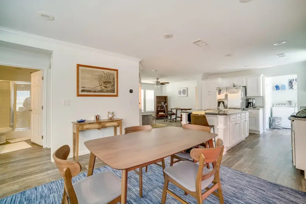 Charleston Home w/ Porch - 3 Mi to Folly Beach!