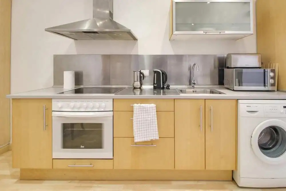 Fabulous 2 Bed with terrace close to Plaza España