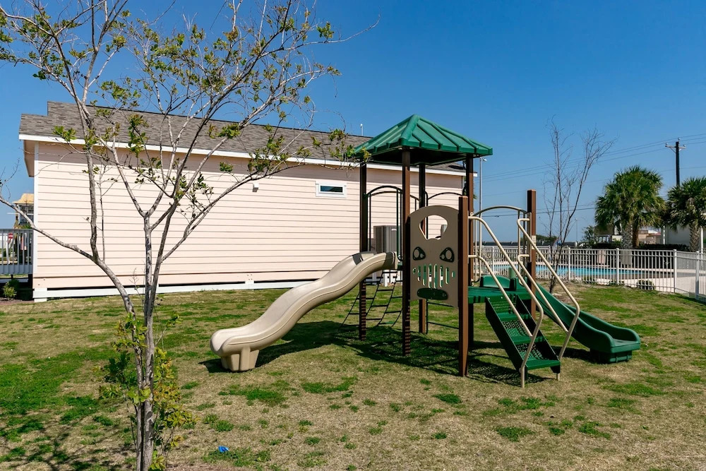 New & Family-Friendly Rockport Beach House - 3 Br home by RedAwning