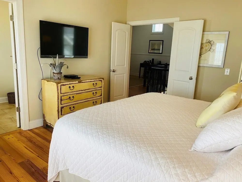 Holden Point - 5 Br Home