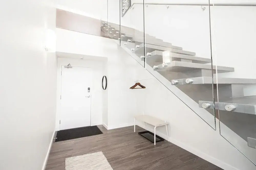 Luxurious 2 bed 2 Bath Penthouse on 23rd Floor PH1 Downtown