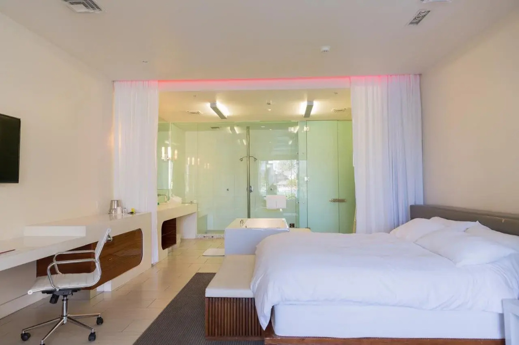 Heat Hotel