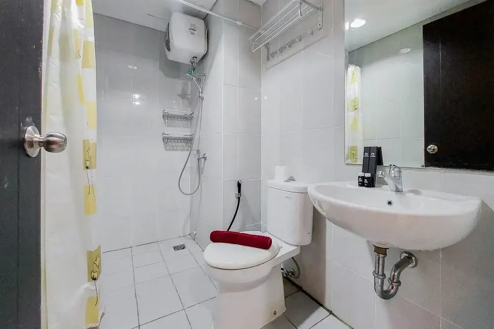 Homey And Comfort 2Br At Casa De Parco Apartment