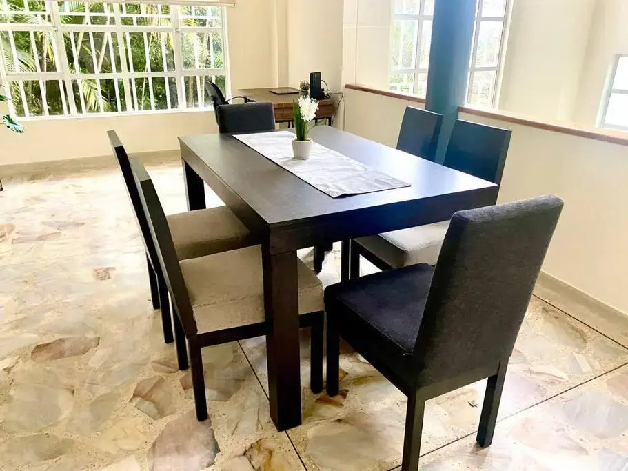Casa con parking y terraza en sector exclusivo
