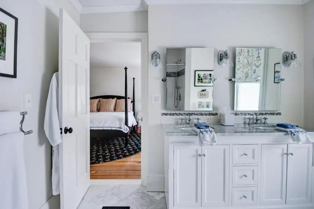 34 State "Historic Luxury Suites" Skaneateles