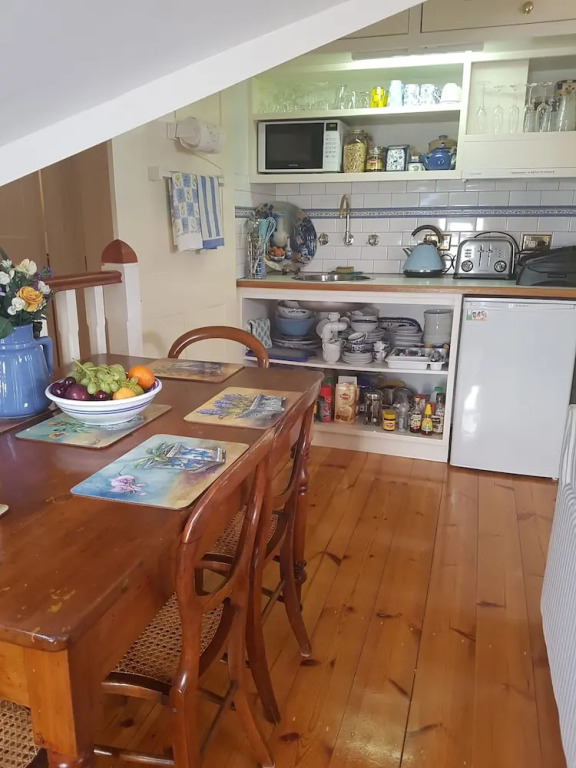 Water Bay Villa Bed and Breakfast