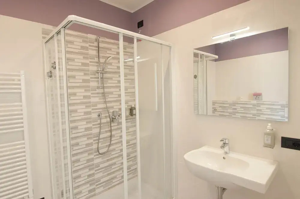 Varese Comfort Room