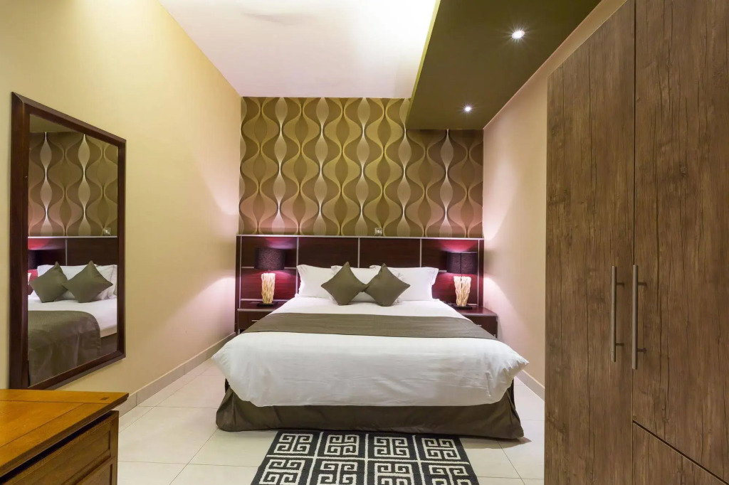 Eagles Apartments, Airport Residential