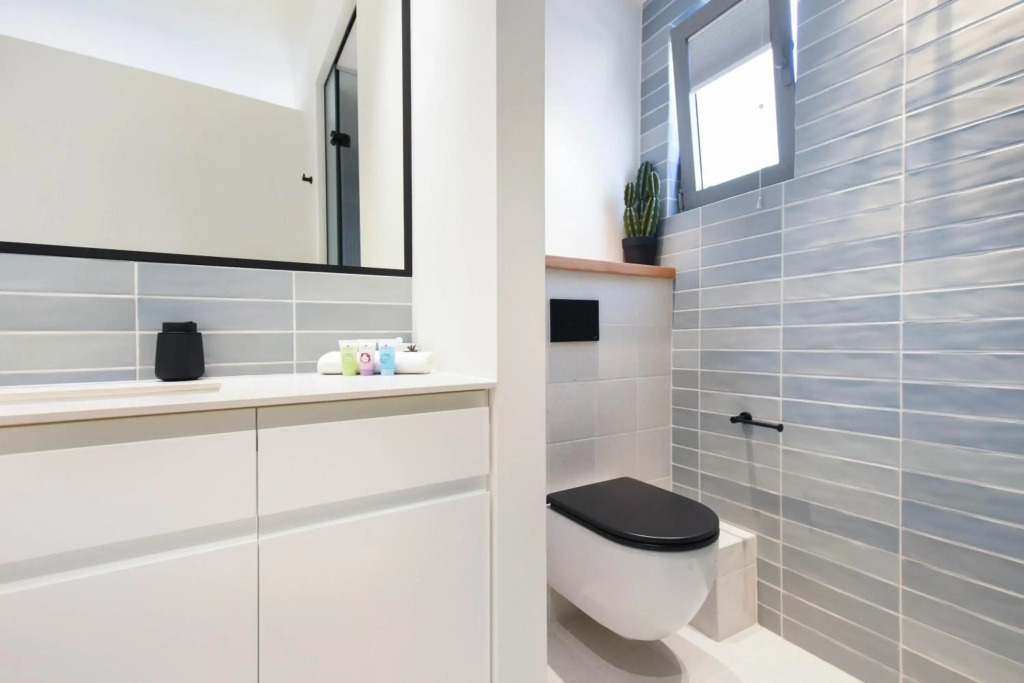 Authentic 3BR Penthouse in Ben Gurion by HolyGuest
