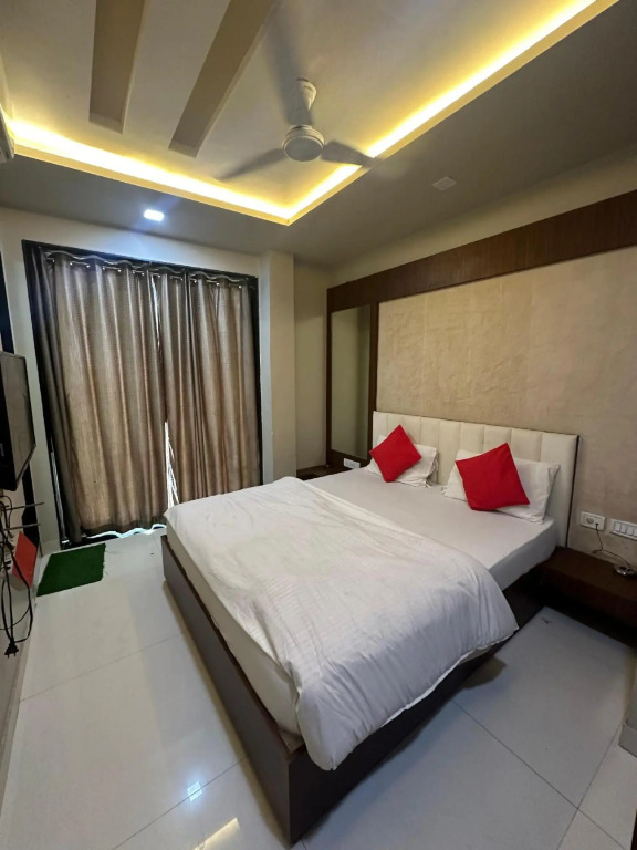 Oyo 28683 Hotel Suhagan Heights