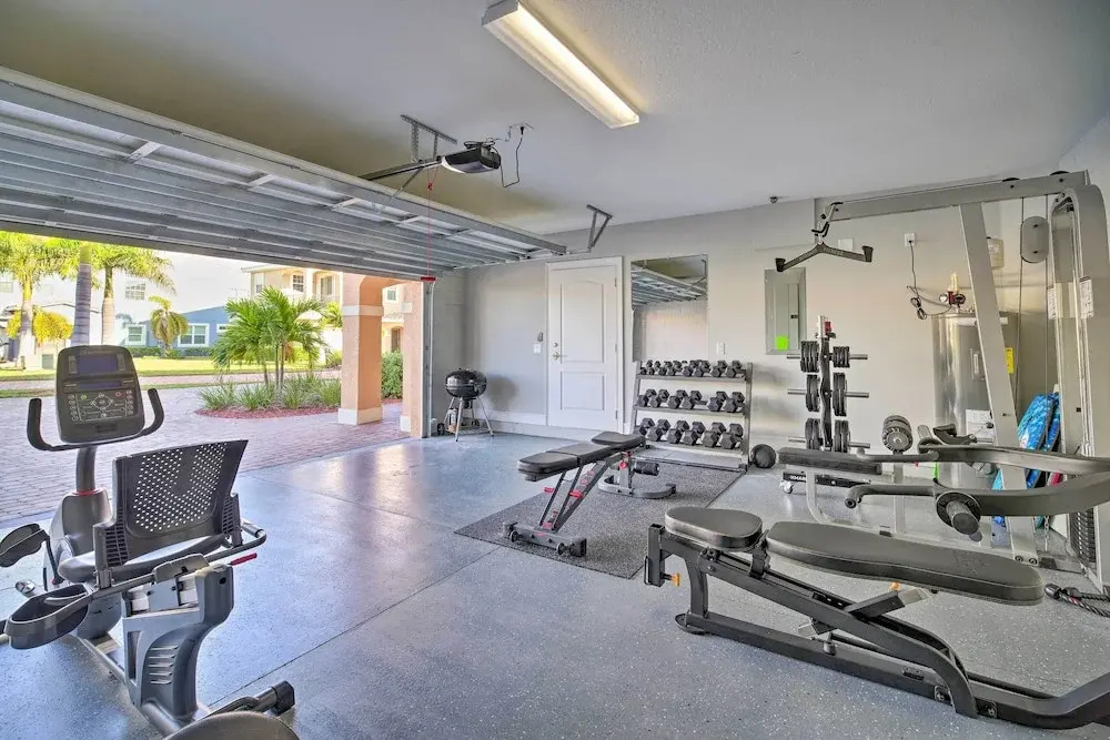 Upscale Florida Townhome - 1/2 Mi to Beach!