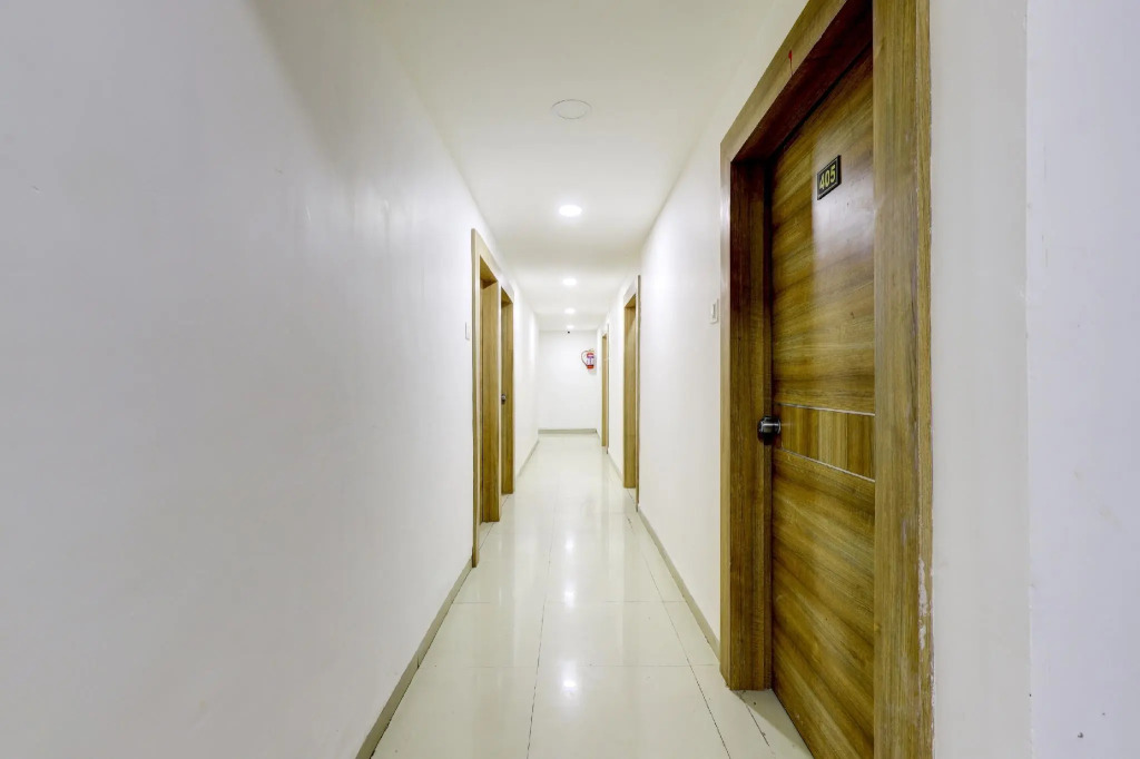 OYO Flagship 71075 HOTEL NIK PALACE