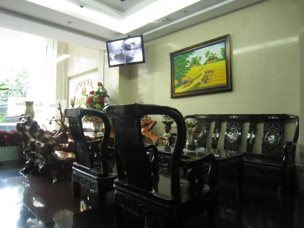 Pink Suite Saigon Airport Hotel