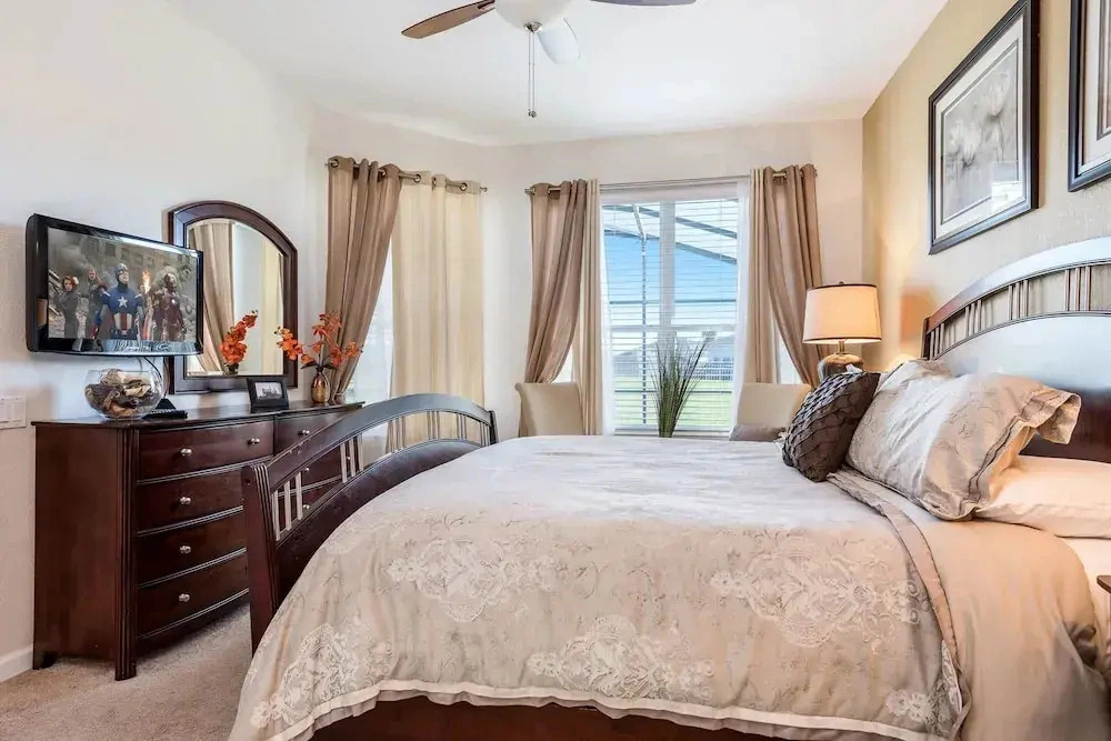 Luxury Retreat Windsor Hills 5 Br Home by RedAwning